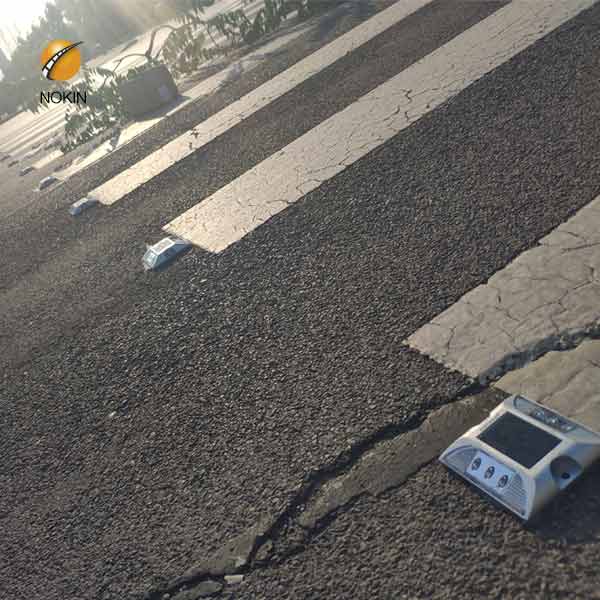 Where can you find reflective amber studs on a motorway 